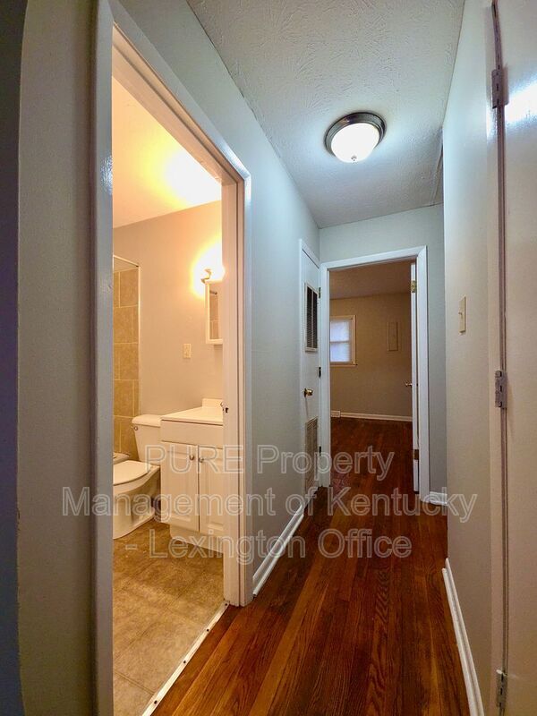 Building Photo - 304 Radcliffe Rd