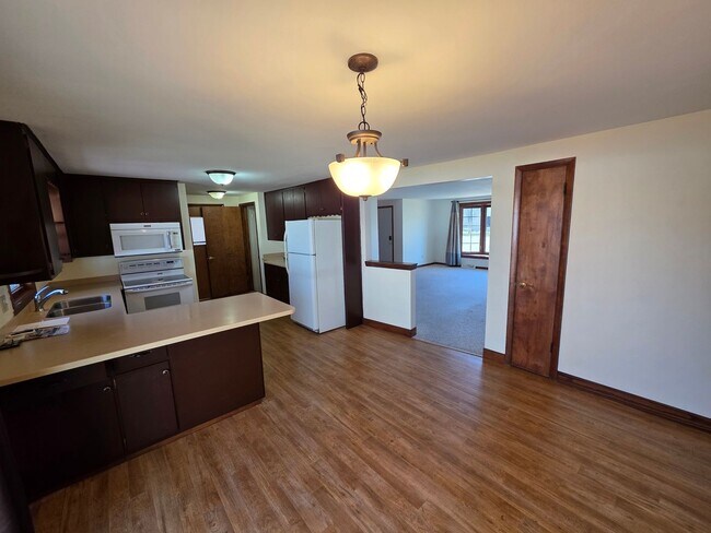 Building Photo - 1798 Chateau Dr