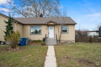 Building Photo - Enjoy a move-in ready home with brand new ...