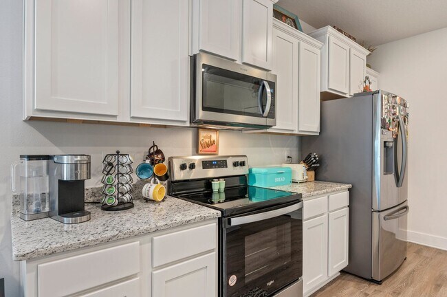 Building Photo - Stunning 4 Bedroom, 3 Bath Home in Shoal R...