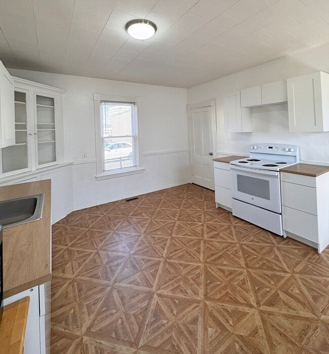 Building Photo - 29 Abbott St