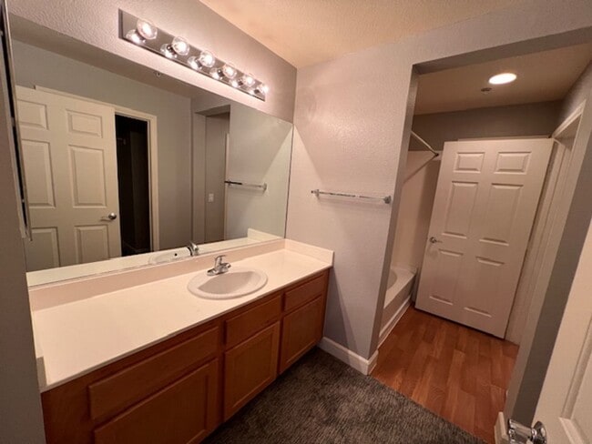 Building Photo - Stunning 1-Bedroom, 1-Bathroom Condo in Guard Gated Park Avenue's Luxury Midrise, Conveniently Lo...