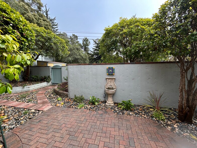 Building Photo - 3269 Serra Ave