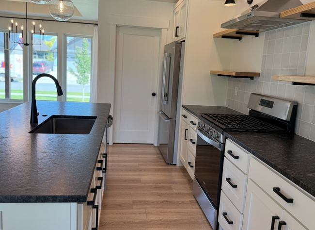Building Photo - Stunning Kalispell Home in Silverbrook nei...