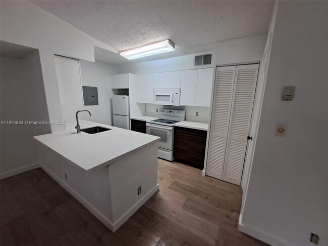Building Photo - 2946 S University Dr
