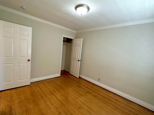 Building Photo - $1,950 - GORGEOUS TWO BEDROOM DUPLEX UNIT WITH GARAGE IN HAYWARD FOOTHILLS