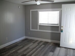 Building Photo - Studio centrally located in Sparks