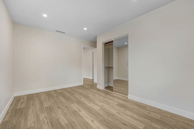 Building Photo - Stunning 3-Bedroom + Den Lease | Brand New...