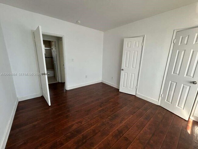 Building Photo - 8321 Crespi Blvd