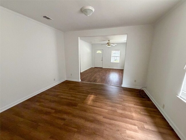 Building Photo - 114 E Hull St