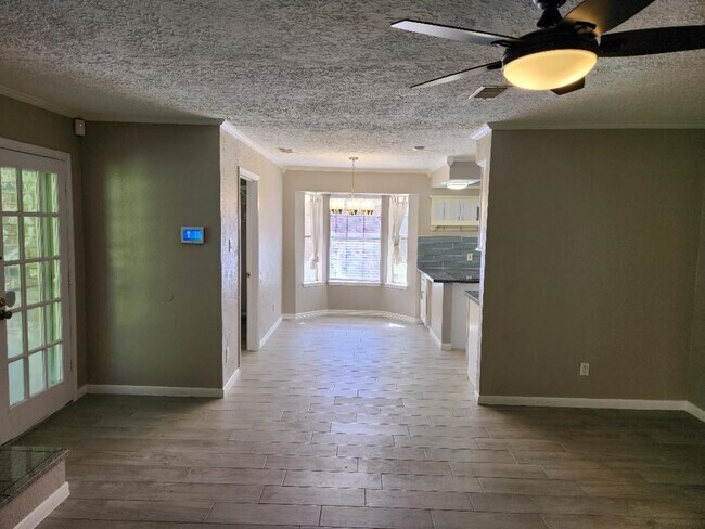 Building Photo - 2322 Deer Valley Dr