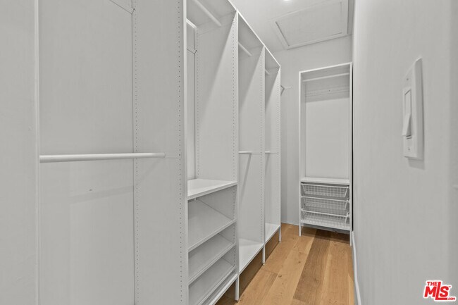 Building Photo - 6484 Ivarene Ave