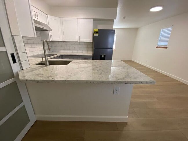 Building Photo - "TinyHouse" Apartment Downstairs - Washer/Dryer, Dishwasher, AC, Parking Space