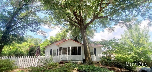 Building Photo - 2256 E Lake Shore Dr