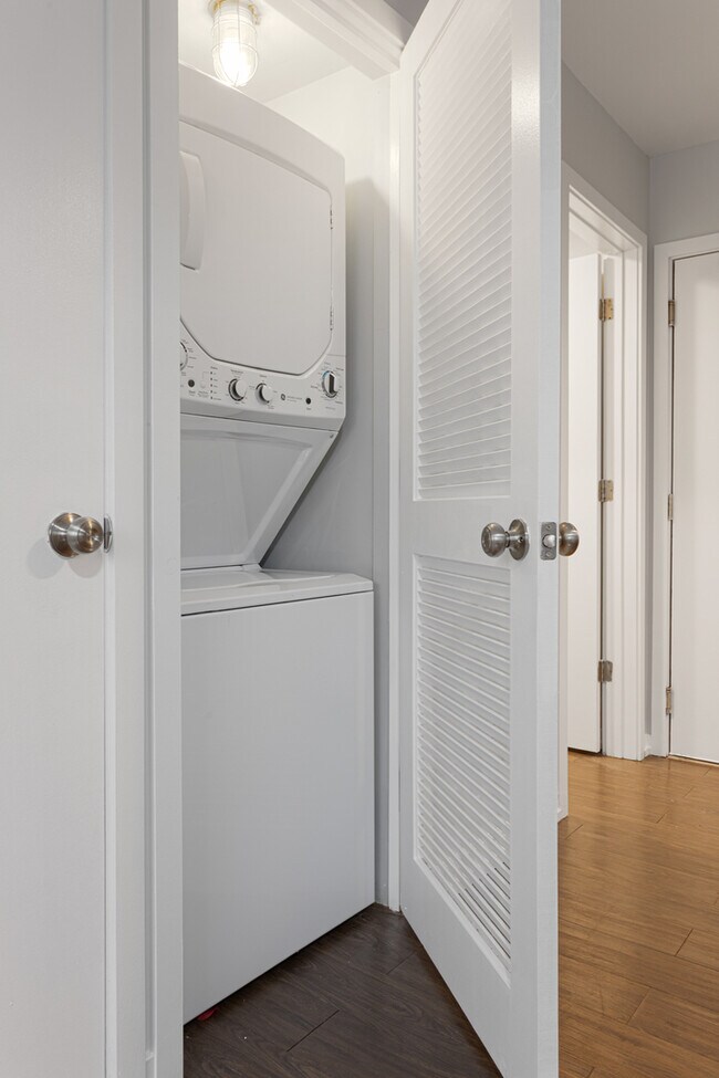 Building Photo - 5411 N Winthrop Ave