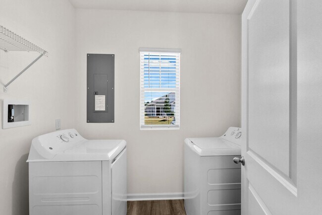 Building Photo - 450 Castillo Dr