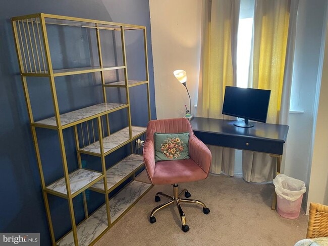 Building Photo - 1841 Light St