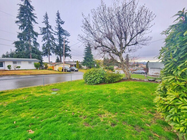 Building Photo - Beautiful 4 Bed 3 Bath Spacious Home in Renton