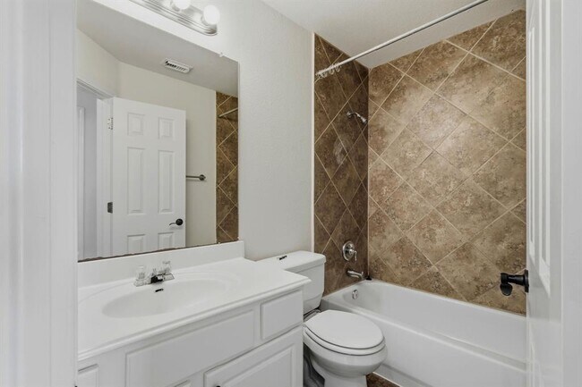 Building Photo - 2033 Creole Dr
