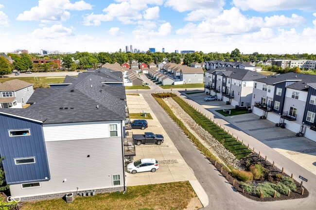 Building Photo - 315 Steeples Blvd