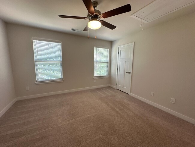 Building Photo - 145 Beacon Dr