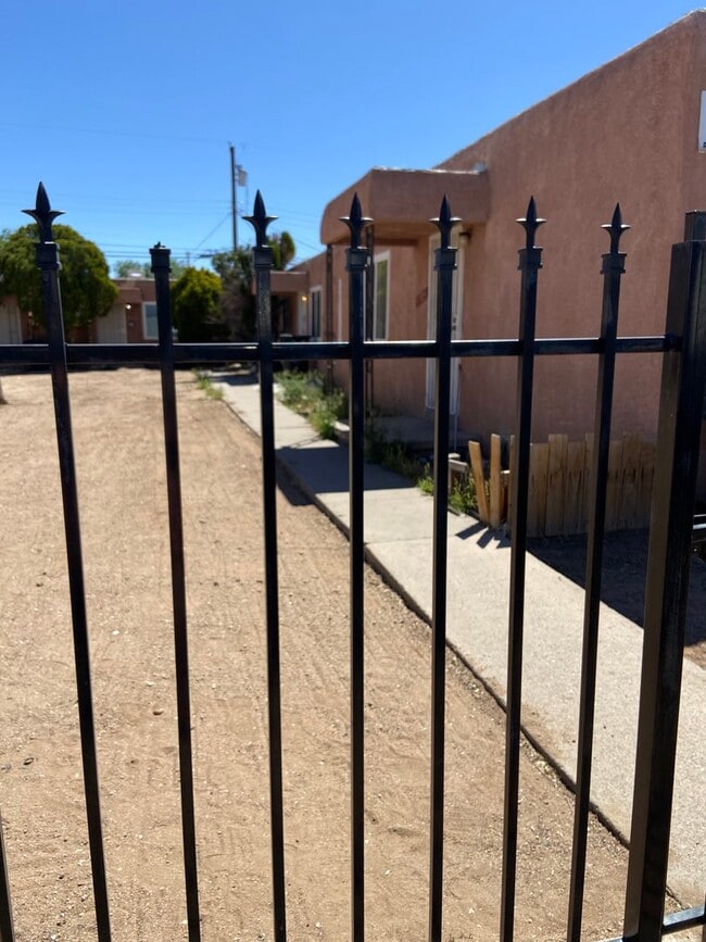 Building Photo - 122 Charleston St SE