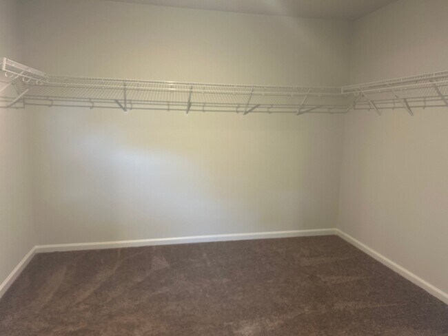 Building Photo - 628 Parker Ct