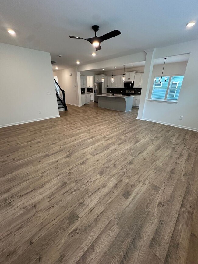 Building Photo - NEW Stonebridge Golf Course Views - Move-I...