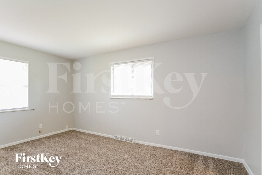 Building Photo - 5503 Moonlight Dr