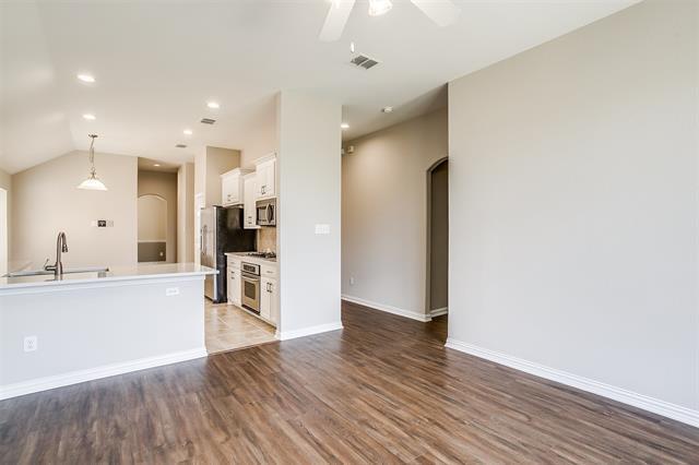 Building Photo - 2692 Lake Ridge Dr