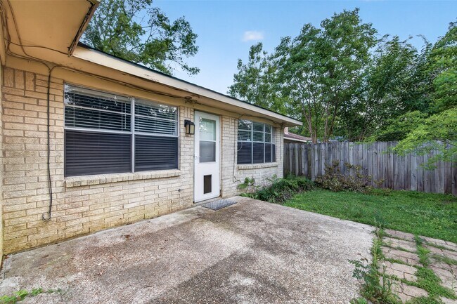 Building Photo - 12818 Westella Dr