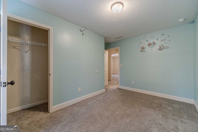 Building Photo - 583 Embassy Walk