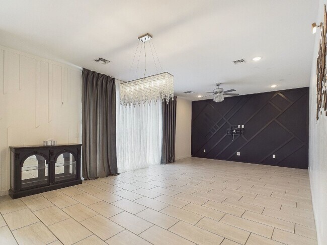 Building Photo - A luxe home in the heart of Chandler