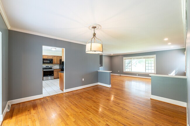 Building Photo - 1719 Scenic Dr