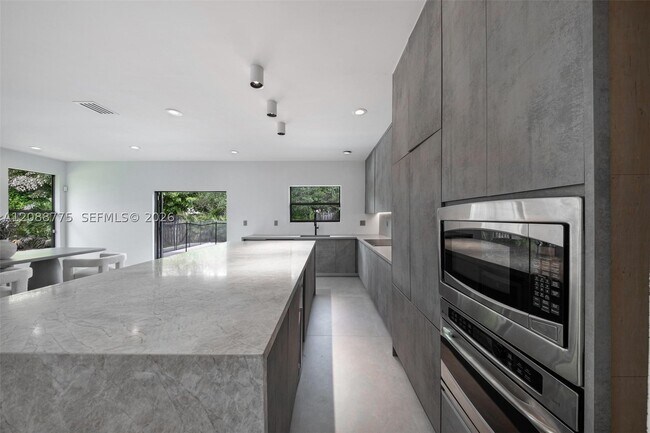 Building Photo - 12790 SW 91 Ave