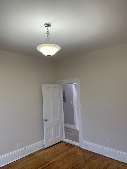 Building Photo - 393 Van Duzer St