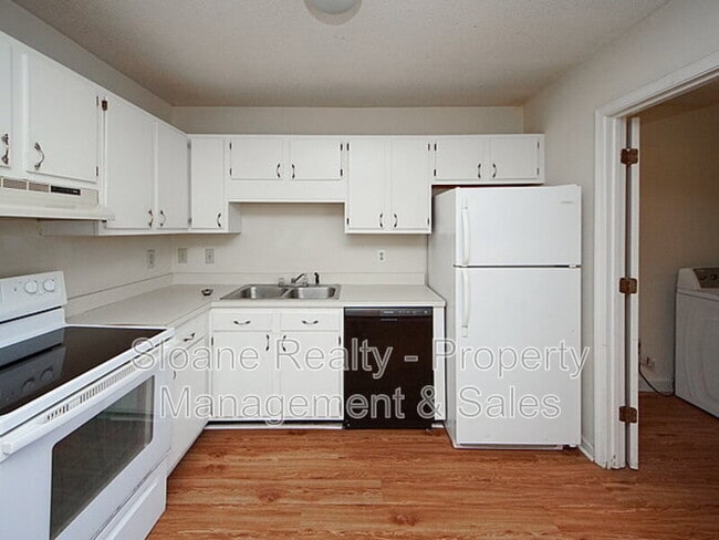 Building Photo - 1408 D Camp Rd