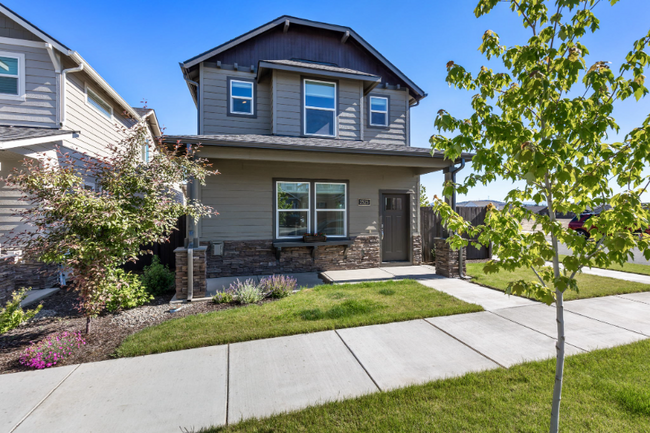 Primary Photo - 2523 NW Spruce Pl