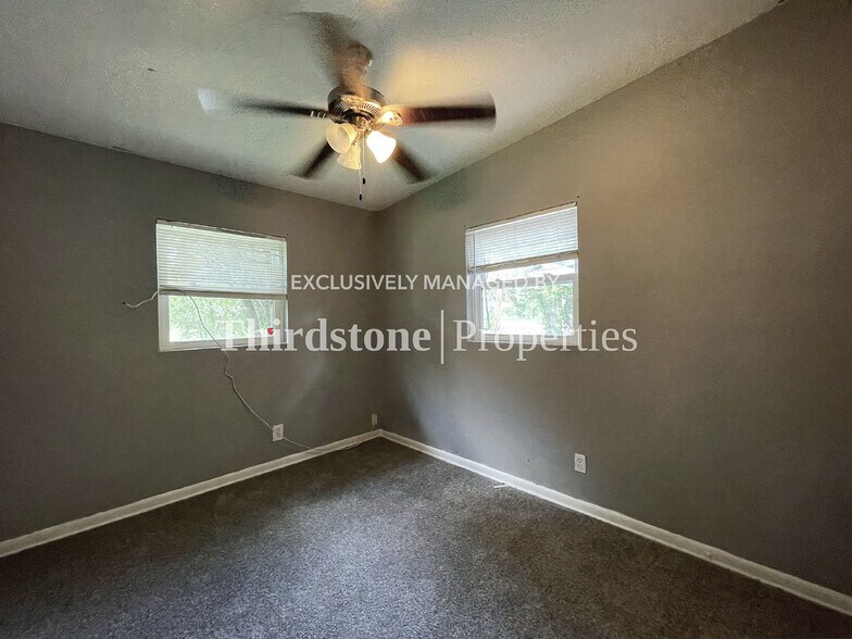 Building Photo - 2212 W 12th St