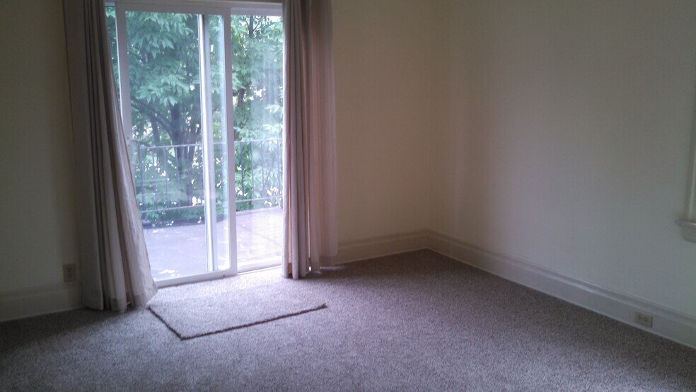 Building Photo - 2401 Fairview Ave