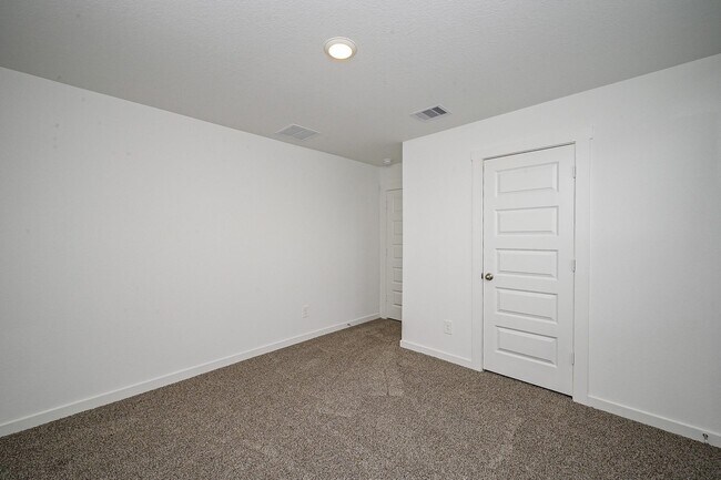Building Photo - 29946 Gallatin River Ln