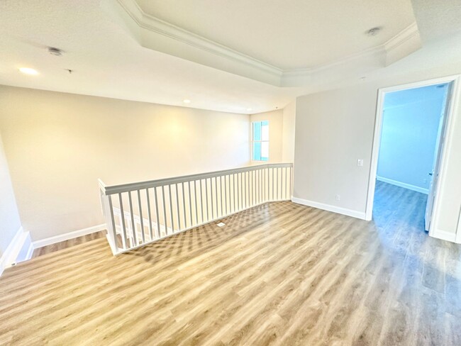 Building Photo - ** MARIPOSA ** 3 + DEN / 2.5 BATH - 2 CAR ...