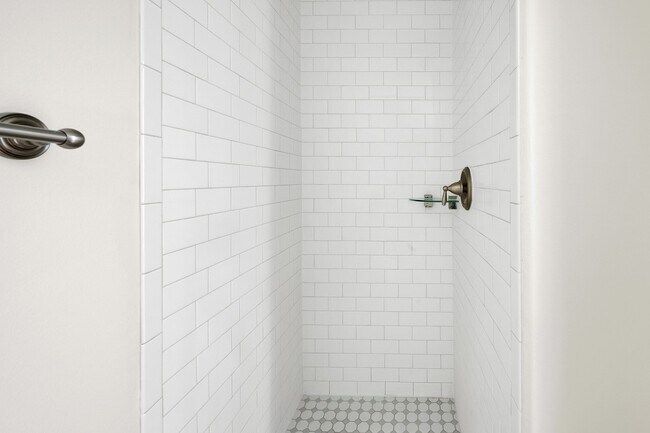 Building Photo - 632 E 38th St