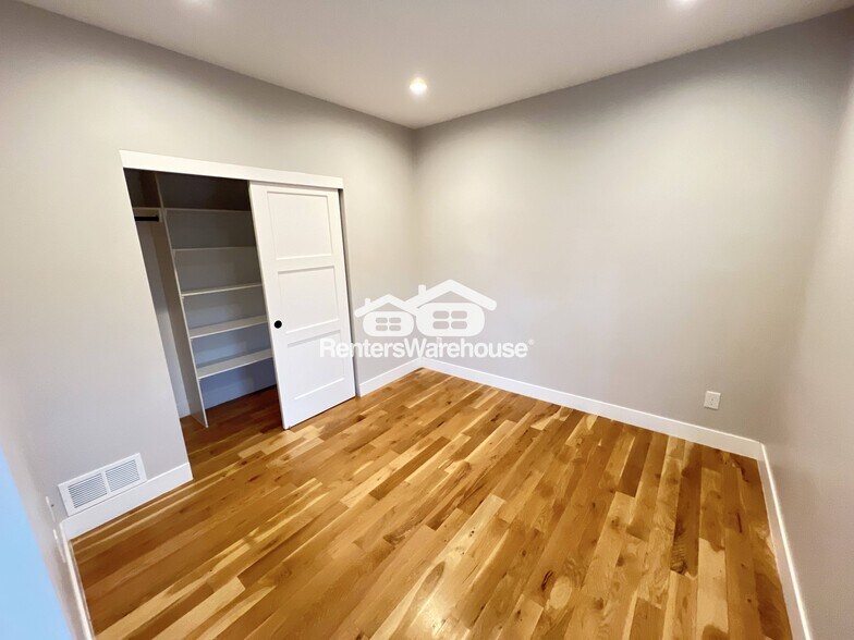 Building Photo - 1338 Perry St
