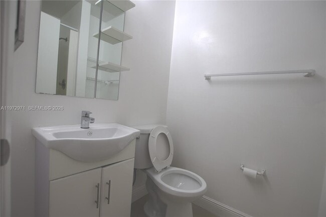 Building Photo - 690 W Park Dr