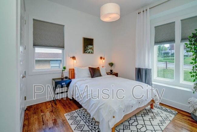 Building Photo - 938 Southside Pl