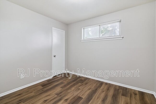 Building Photo - 2800 Tarbora Ave
