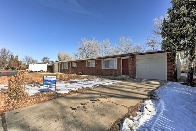 Building Photo - 2 Bedroom 1 Bath Duplex in the heart of Lo...