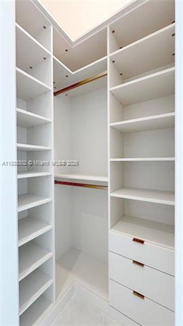 Building Photo - 2655 S Bayshore Dr