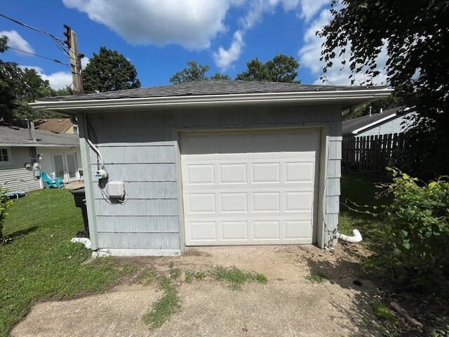 Building Photo - 2229 Parkview Pl